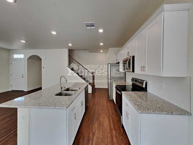 Building Photo - 1709 Macchia Avenue