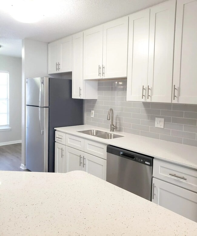 Building Photo - Madison Oaks Apartment Homes