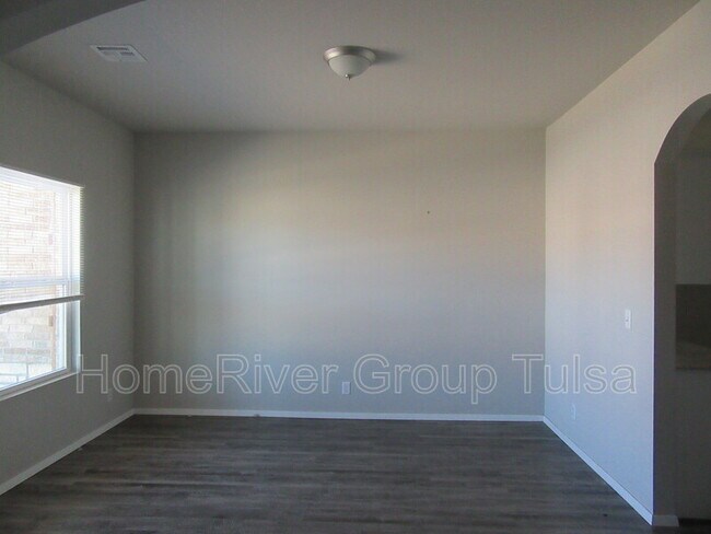 Building Photo - 1001 Colhurst Ln