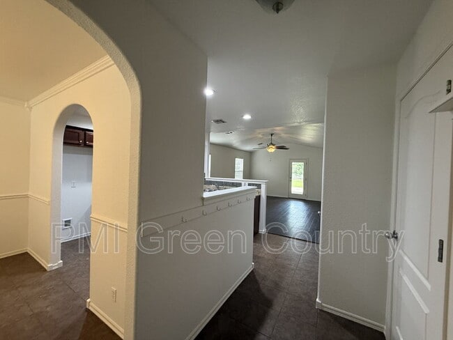 Building Photo - 4040 W 105th St S
