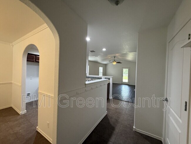 Foto del edificio - 4040 W 105th St S