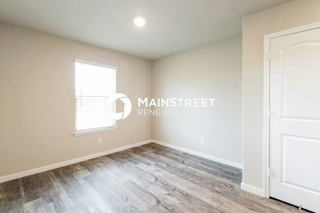 Foto del edificio - 4 Bedroom Pet-Friendly Home in Newcastle, OK with Main Street Renewal