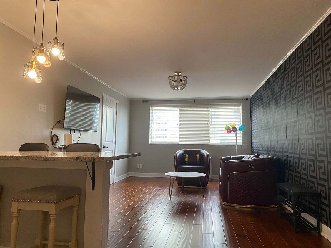 Primary Photo - 215 Piedmont Ave NE