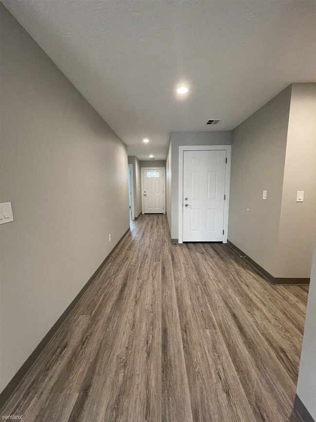 Building Photo - 3 br, 2 bath Duplex - 1323 North Coach Drive