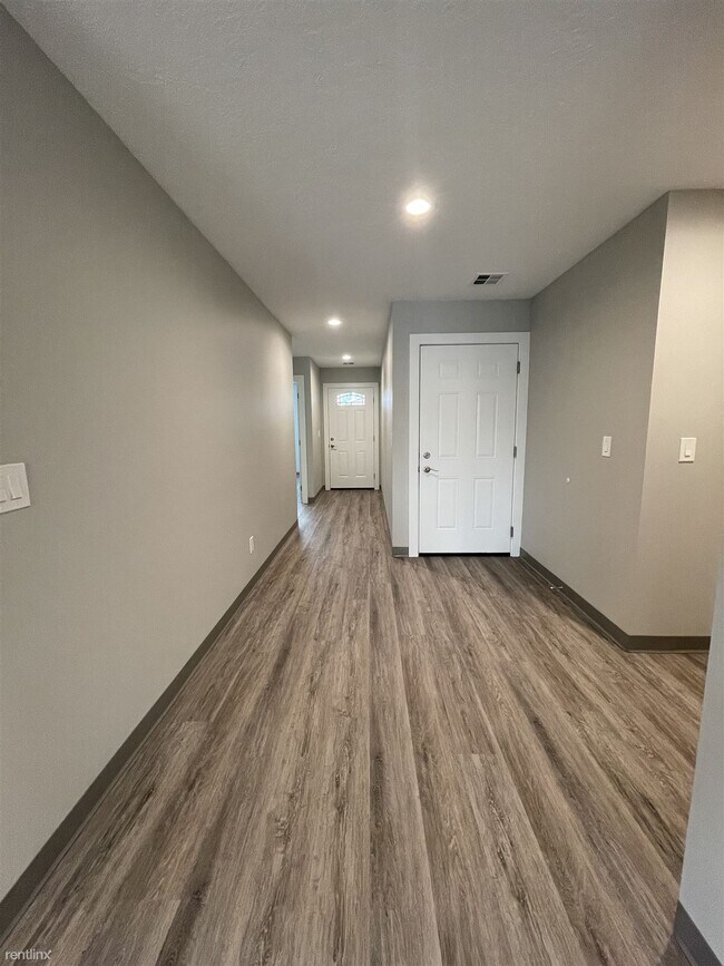 Foto del edificio - 3 br, 2 bath Duplex - 1323 North Coach Drive