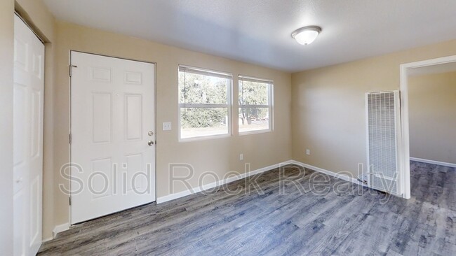 Building Photo - 2405 E St Vrain St