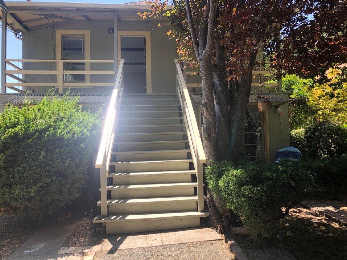 Primary Photo - 2144 California St