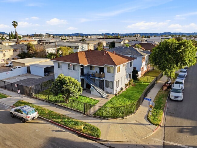 Foto del edificio - 7932 Brimfield Ave