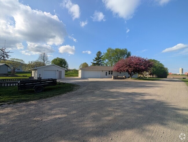 Building Photo - W2629 Kramer Rd
