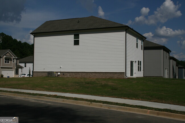 Foto del edificio - 799 Evergreen Rd