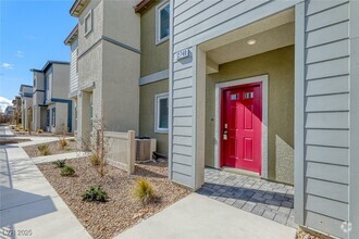 Building Photo - 12740 Feathersong