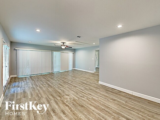 Foto del edificio - 2817 Oak Dr