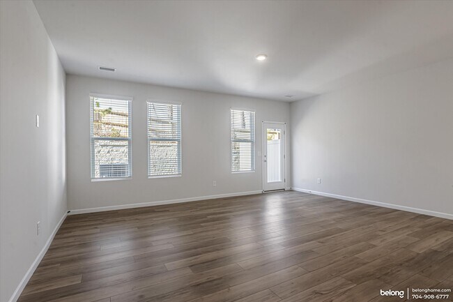 Foto del edificio - 2573 Ruby Dixon Xing Dr