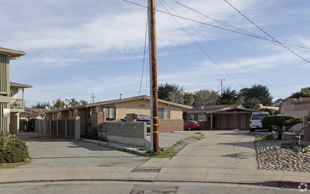 Primary Photo - 1136 Carson St