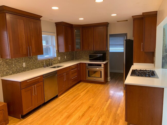 Building Photo - 5209 Walnut Grove Rd