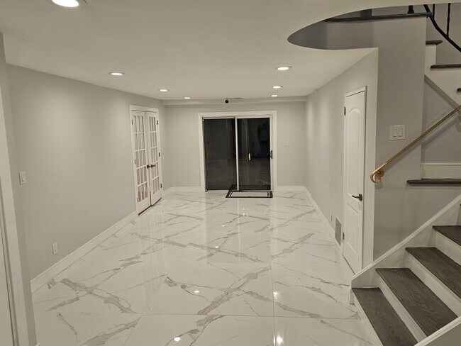 Foto del edificio - 640 Derby Ave