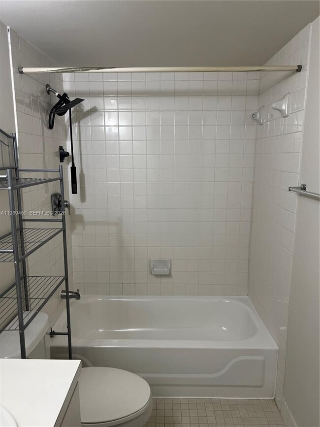 Foto del edificio - 5719 SW 72nd St