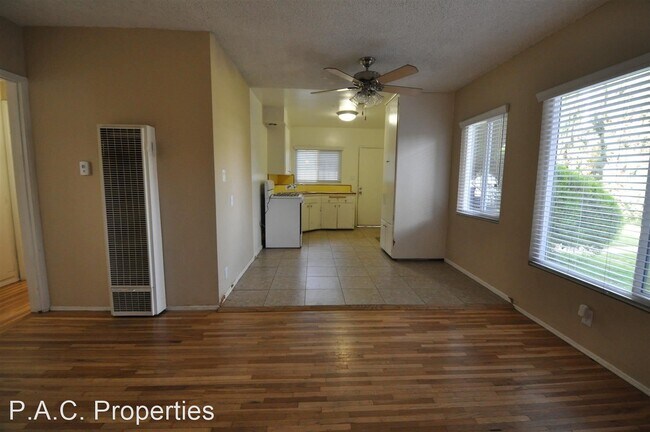 Building Photo - 1 br, 1 bath Apartment - 6417 Whitsett Ave...