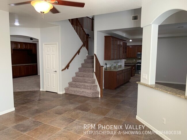 Building Photo - Gorgeous Updated 5-bed /3 Bath in Trailsid...