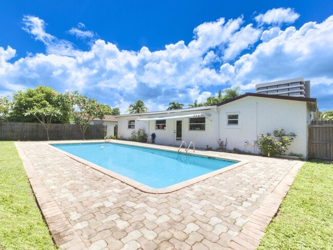 Building Photo - 218 S Sequoia Dr