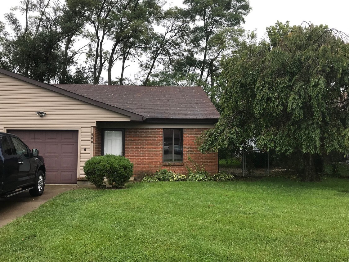 Front view - 800 Trustway Ct
