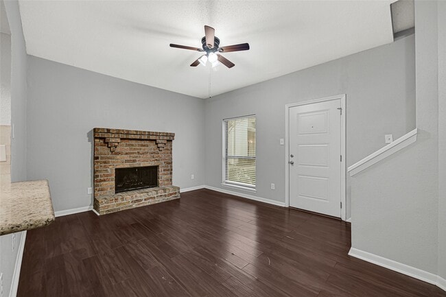 Building Photo - 2425 Augusta Dr