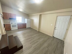 Building Photo - 947 Hoomoana St