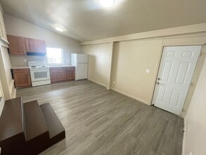 Building Photo - 947 Hoomoana St