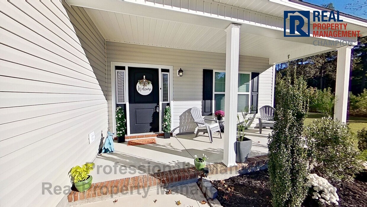 Primary Photo - Spacious 3 BD/2.5 BA Home with Office Feat...