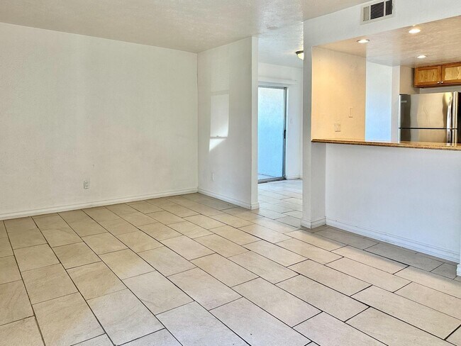 Foto del edificio - 1620 N Wilmot Rd