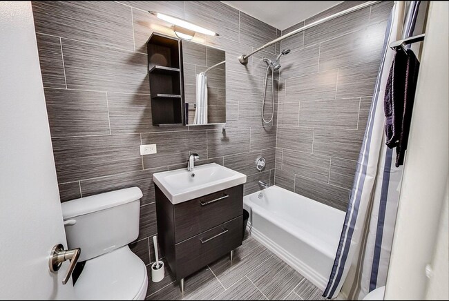 Foto del edificio - 6301 N Sheridan Rd