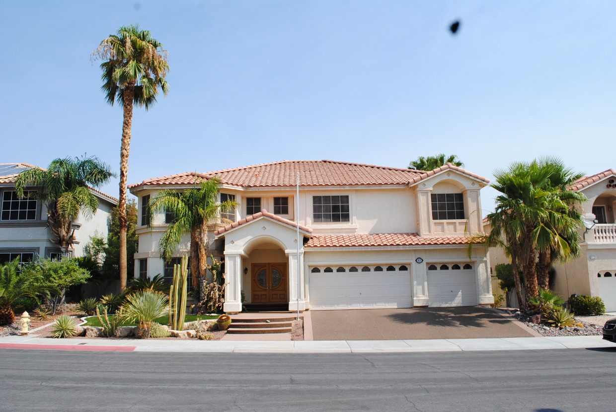 Primary Photo - 8732 Castle Ridge Ave