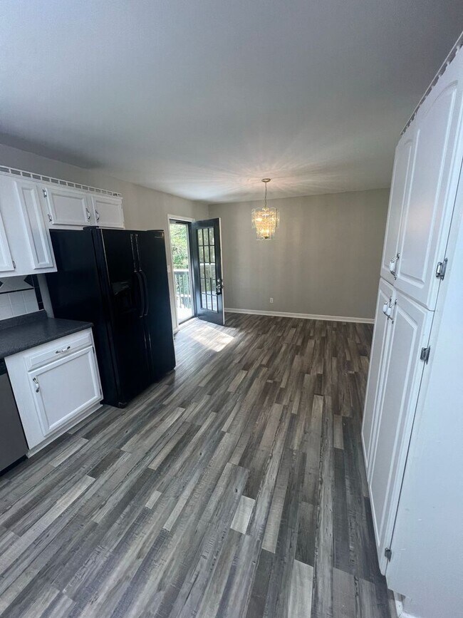 Foto del edificio - Charming 3-Bedroom, 2-Bath Home with Finis...