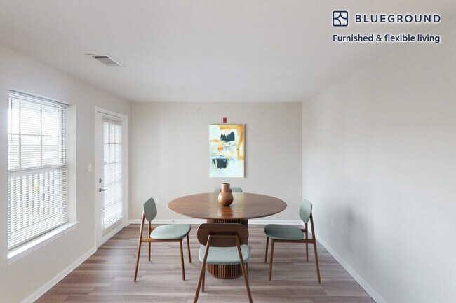 Building Photo - 160 Boylston St