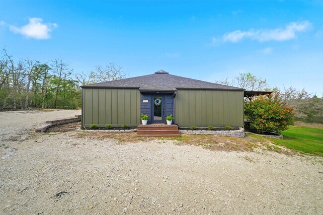 Foto del edificio - 8052 Perry Ln