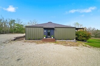 Building Photo - 8052 Perry Ln