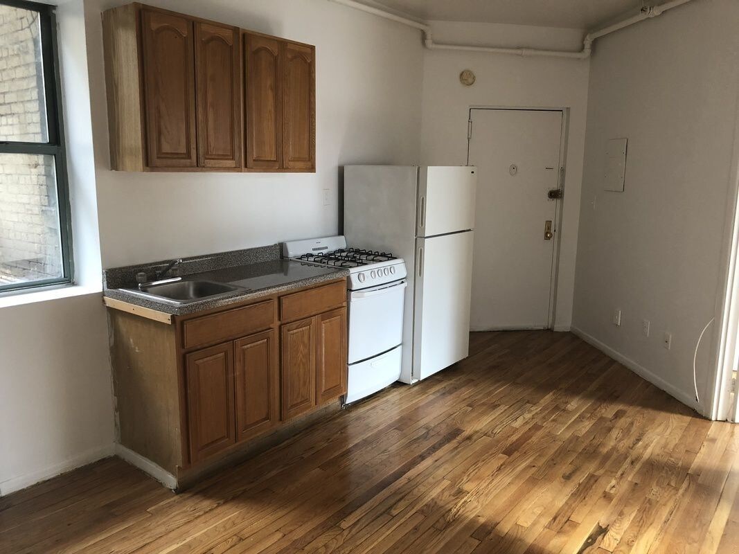 Foto principal - 250 W 63rd St