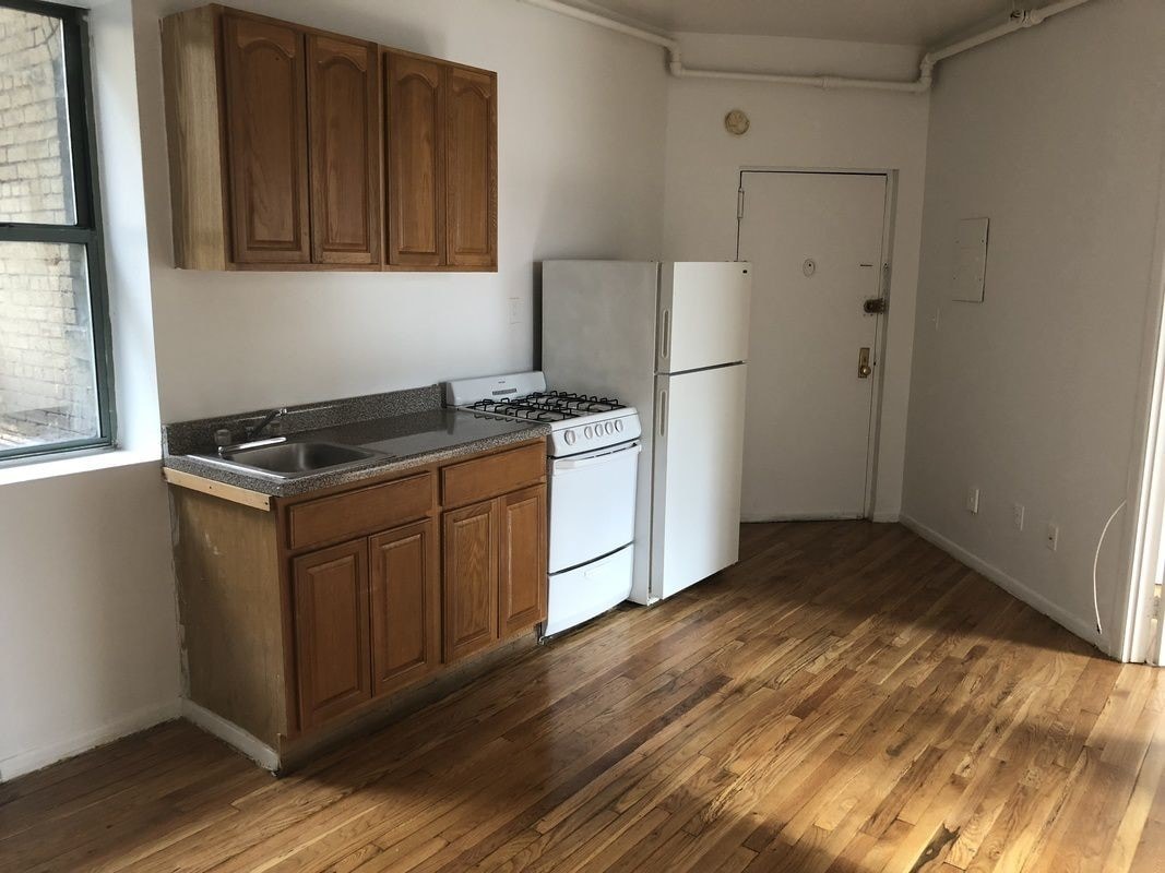 Primary Photo - 250 W 63rd St