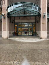 Building Photo - 909 Bay St.