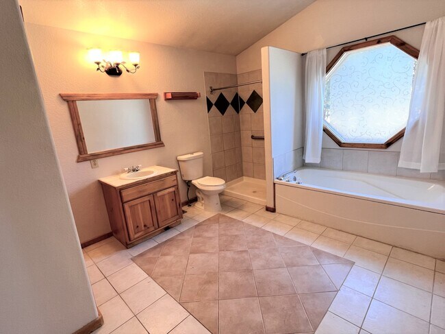Building Photo - 1534 Burland Dr