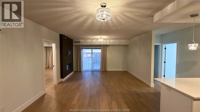 Photo du bâtiment - 2600 Sandwich W Pkwy