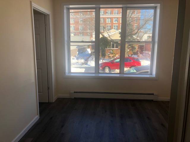 Building Photo - 2414 W 1st St