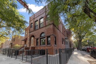 Building Photo - 700 S Loomis St