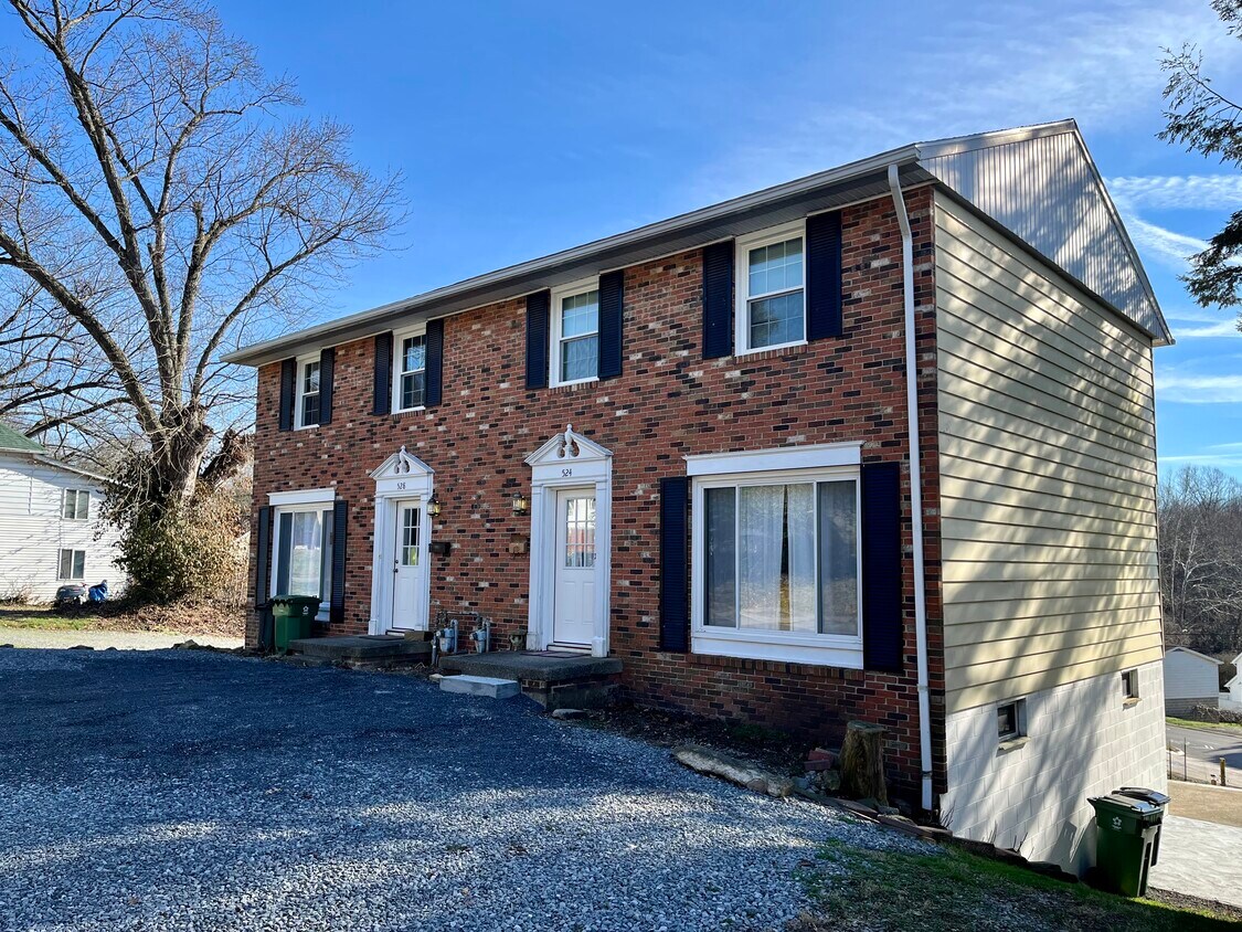 528 Astor Ave, WV 26501 Townhome Rentals in WV