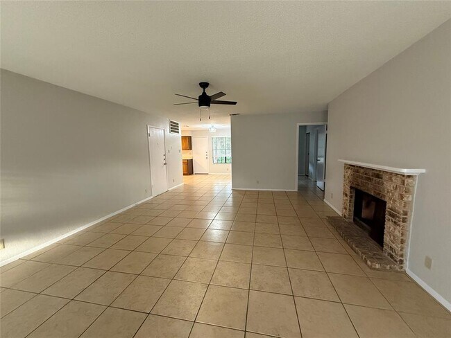 Foto del edificio - 502 Hedgewood Dr