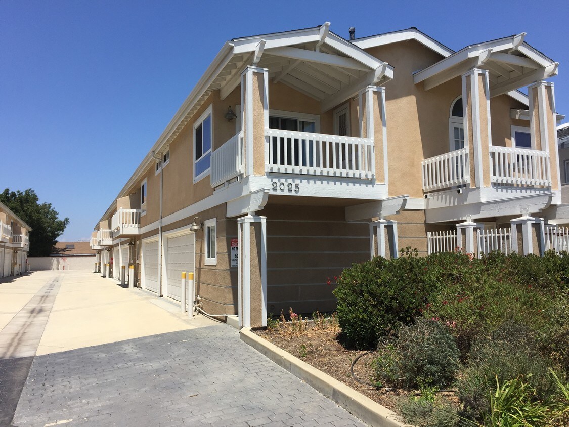 2025 Artesia Blvd, Torrance, CA 90504 Condo for Rent in Torrance, CA