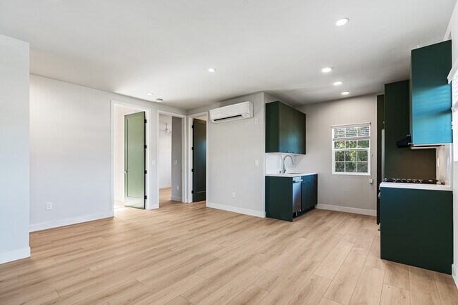 Foto del edificio - 1429 Edgecliffe Dr