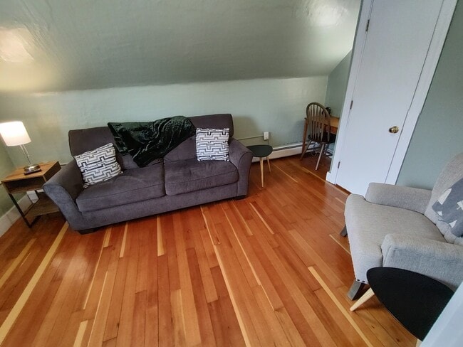 Building Photo - 8 Russell St