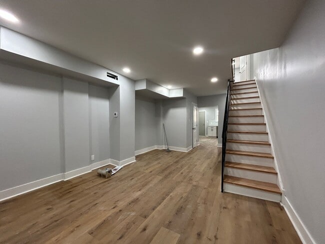 3B1.5B house in East Passyunk area Available NOW - 3B1.5B house in East Passyunk area Available NOW