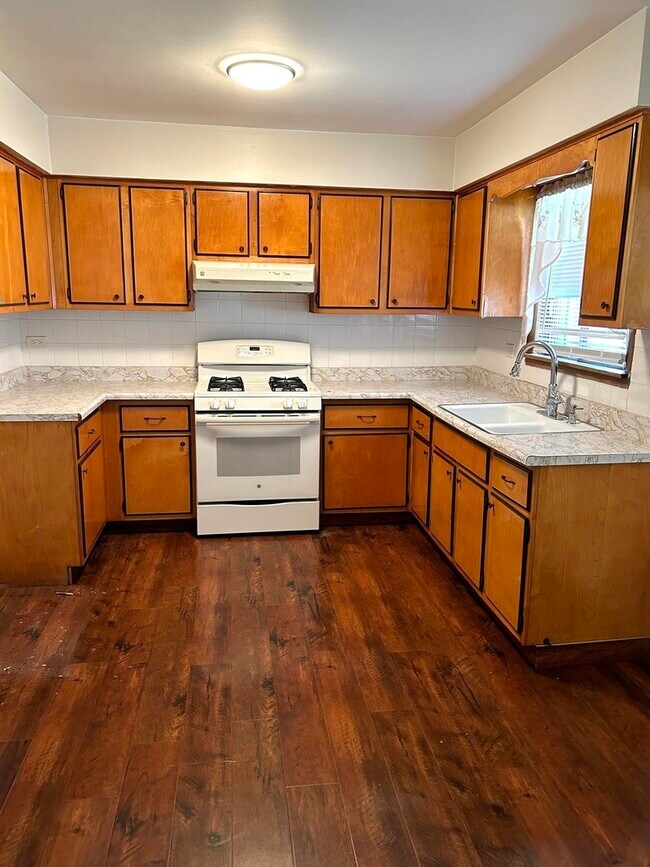 9942 W Cermak Rd Unit B, Westchester, IL 60154 Condo for Rent in